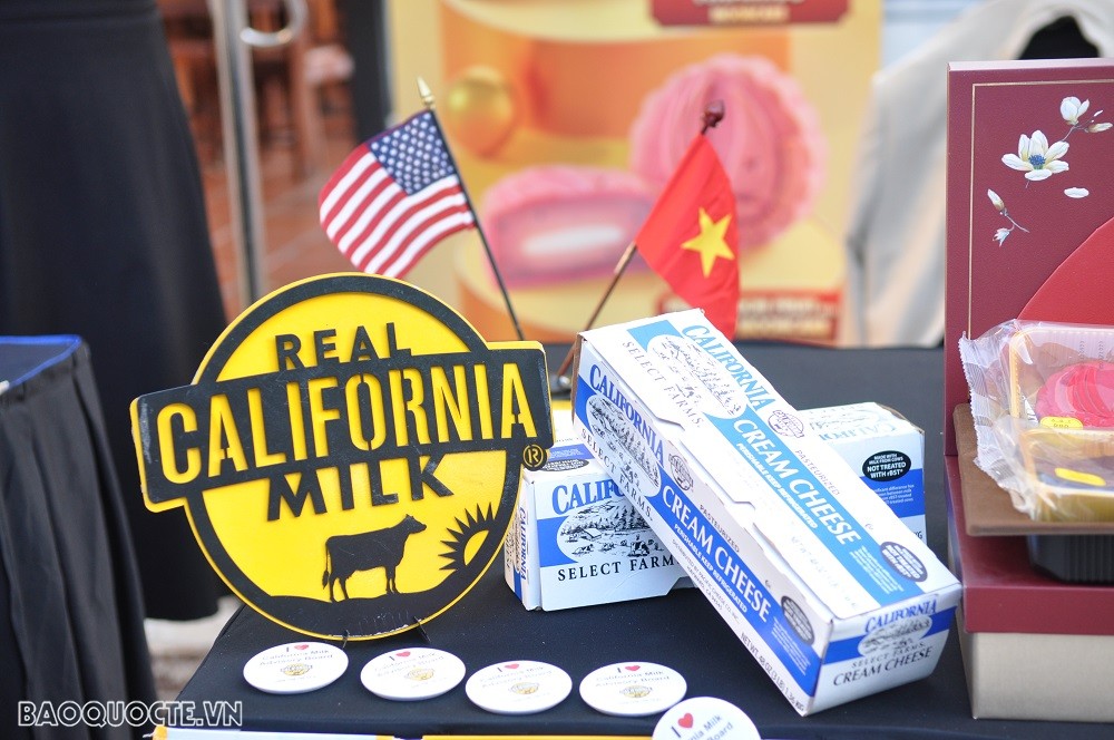(09.22) Lễ hội tiệc nướng Mỹ vị Hoa Kỳ là cơ hội để các nhà sản xuất nông nghiệp Hoa Kỳ quảng bá sản phẩm tới Việt Nam như món kem phô mai California... 