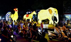 Chờ đón màn trình diễn ấn tượng của hàng trăm mô hình đèn Trung thu khổng lồ tại tỉnh Tuyên Quang