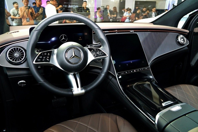 Cận cảnh xe thuần điện Mercedes EQE 500 4Matic phiên bản SUV