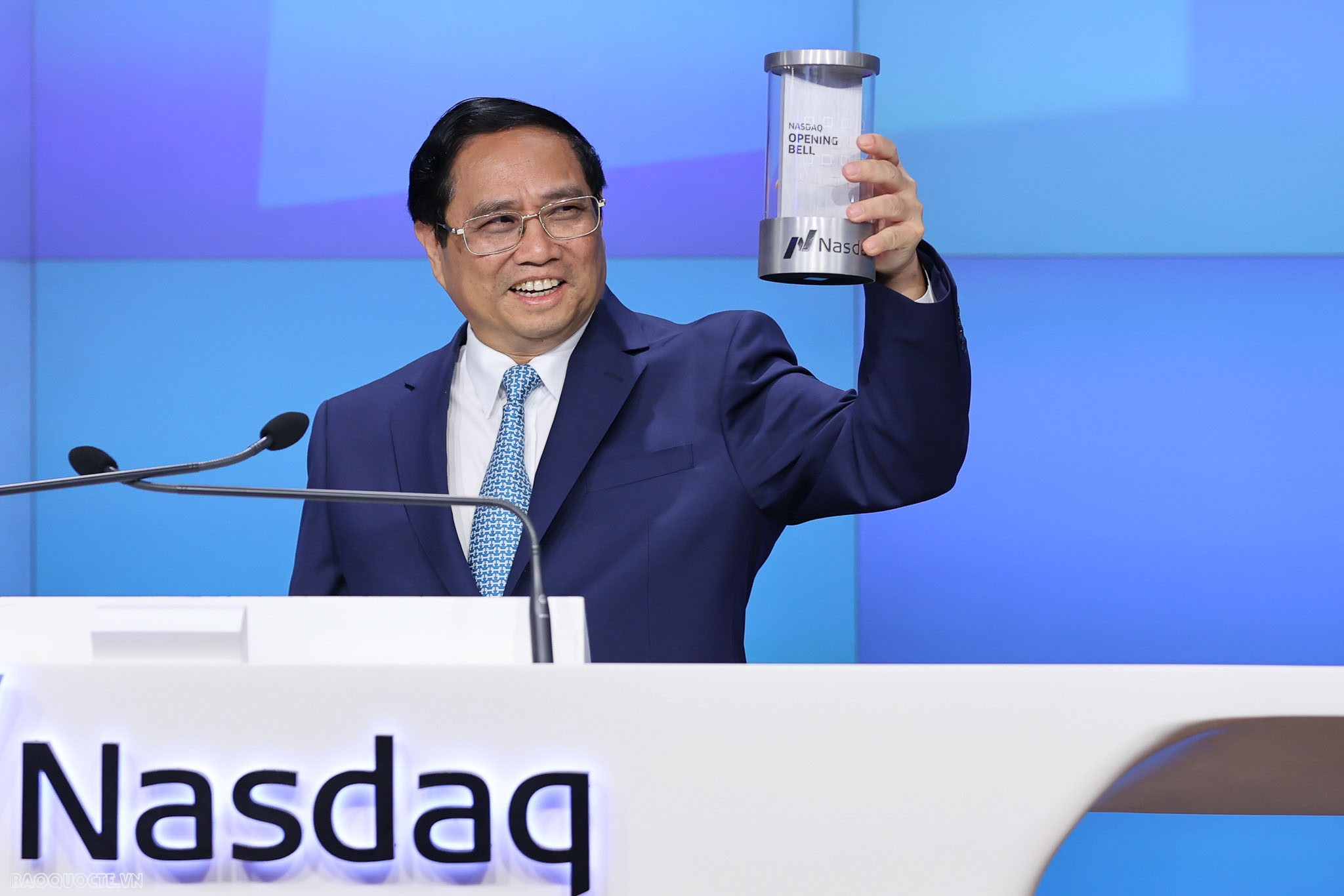 Rung chuông khai mạc tại Sàn chứng khoán NASDAQ, Thủ tướng mời các nhà đầu tư đến với Việt Nam