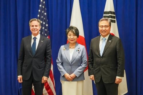 Ngoại trưởng Hàn Quốc Park Jin (phải) và những người đồng cấp Antony Blinken (Mỹ) và Yoko Kamikawa (Nhật Bản), tại New York, Mỹ, ngày 22/9. (Nguồn: Bộ Ngoại giao Hàn Quốc/Yonhap)