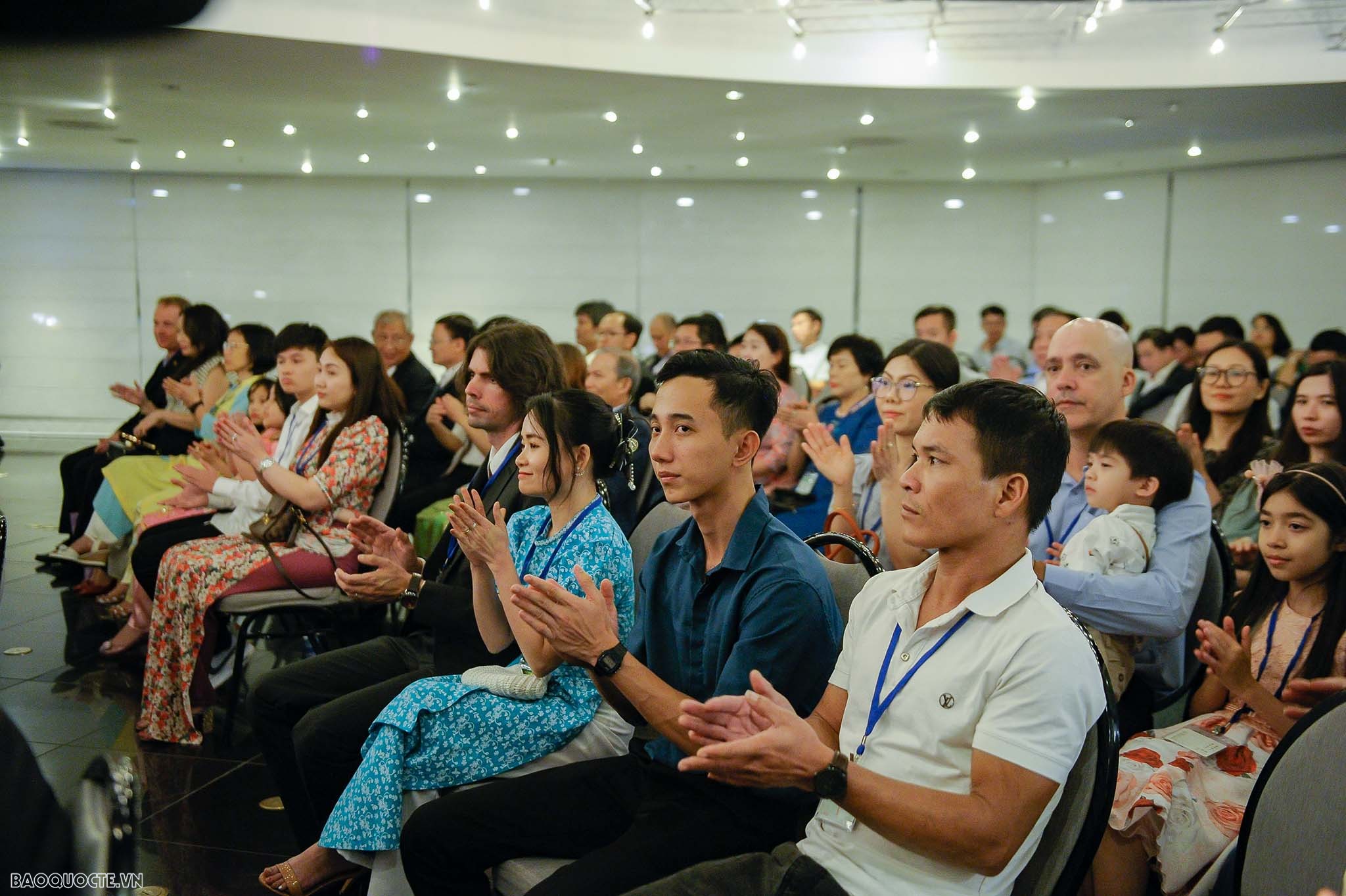 Thủ tướng Phạm Minh Chính gặp gỡ cộng đồng người Việt Nam tại Brazil