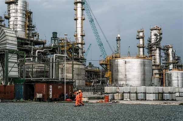 Nigeria dự kiến sẽ nâng sản lượng dầu lên 2,1 triệu thùng mỗi ngày vào cuối năm tới, sau khi các công ty dầu mỏ hoạt động tại nước này cam kết đầu tư 13,5 tỷ USD trong ngắn hạn. (Nguồn: Bloomberg)