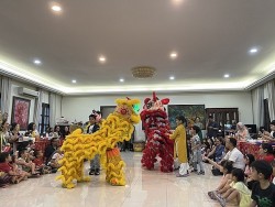 Thiếu nhi Việt Nam tại Malaysia vui đón Tết Trung thu