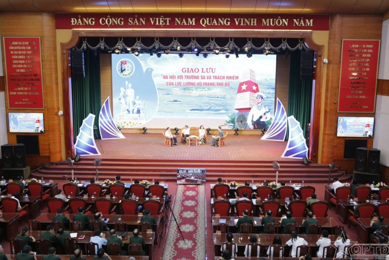 Toàn cảnh buổi giao lưu “Hà Nội với Trường Sa và trách nhiệm của lực lượng vũ trang Thủ đô” ngày 22/9. (Nguồn: Quốc phòng Thủ đô)