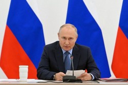 Ảnh ấn tượng (18-24/9): Ông Putin nói Nga tăng gấp đôi sản lượng xe bọc thép, Tướng Ukraine tới thực địa giáp Belarus, Mỹ-Iran trao đổi tù nhân