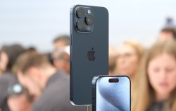 iPhone 15 Pro Max ‘cháy hàng’ ngay ngày đầu mở bán tại Việt Nam