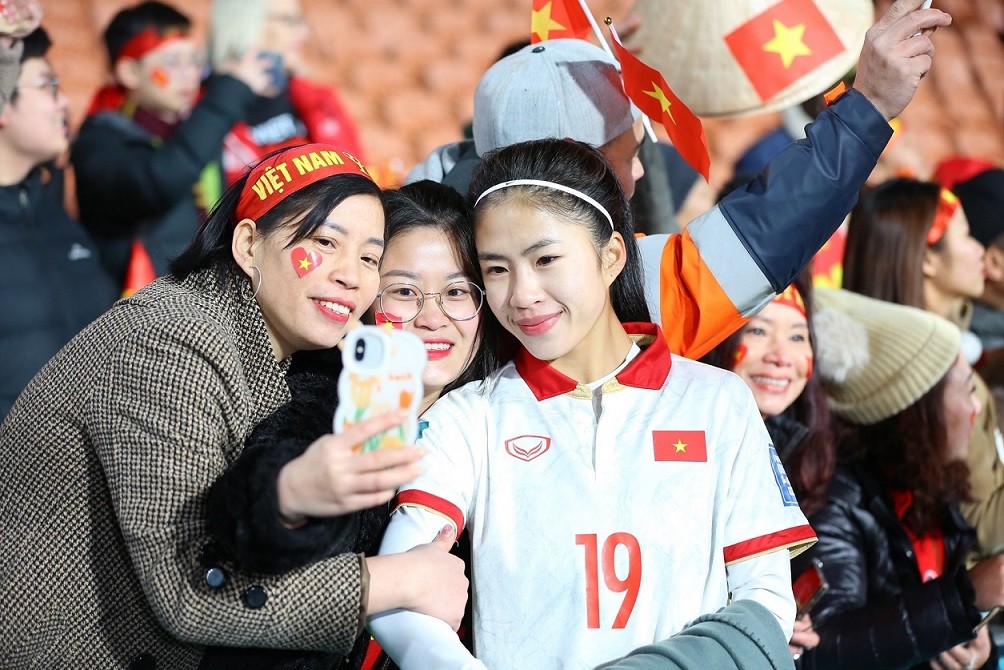 Sau 2 kỳ SEA Games liên tiếp cùng tuyển nữ Việt Nam giành Huy chương vàng, Thanh Nhã cùng tuyển nữ Việt Nam dự World Cup 2023, Thanh Nhã cùng các đồng đội đang tranh tài ở ASIAD 19 tại Hàng Châu, Trung Quốc.