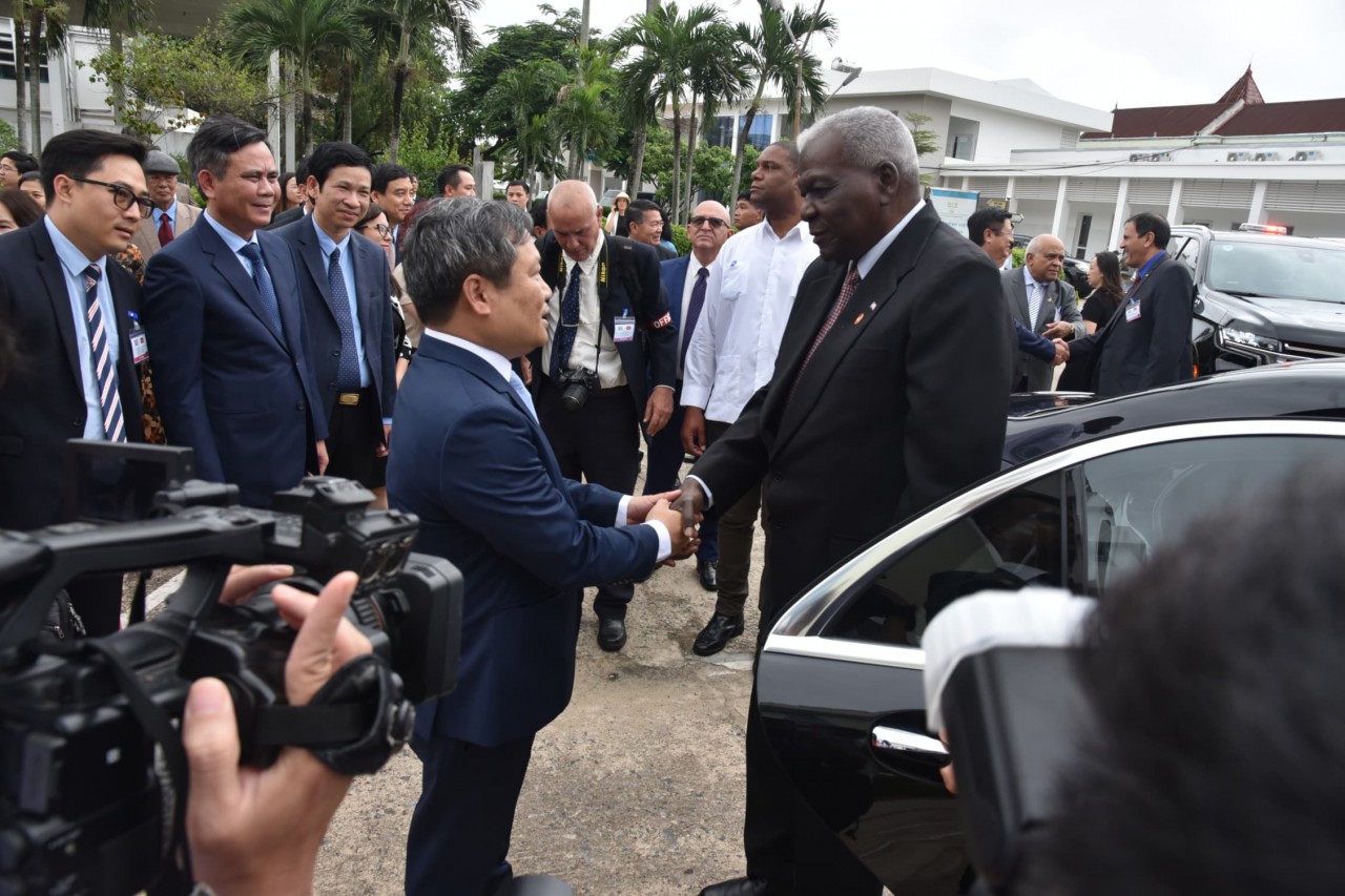 Leader off Cuban National Assembly commemorates Fidel Castro in Quang Tri