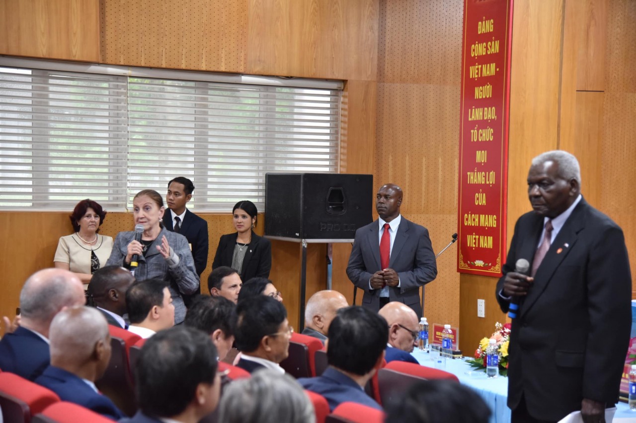 Leader off Cuban National Assembly commemorates Fidel Castro in Quang Tri