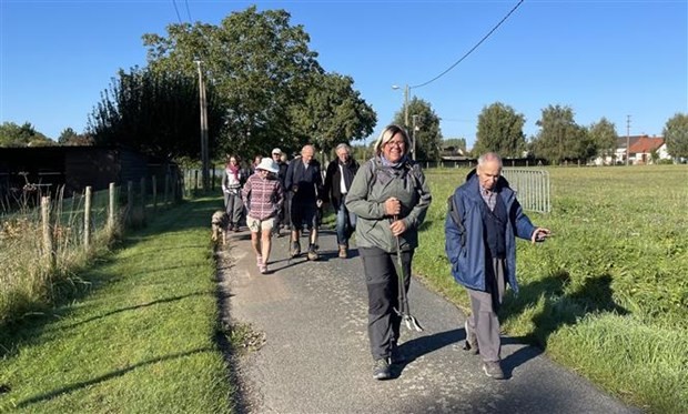 Hiking event in France raises funds for disadvantaged Vietnamese children | Society | Vietnam+ (VietnamPlus)