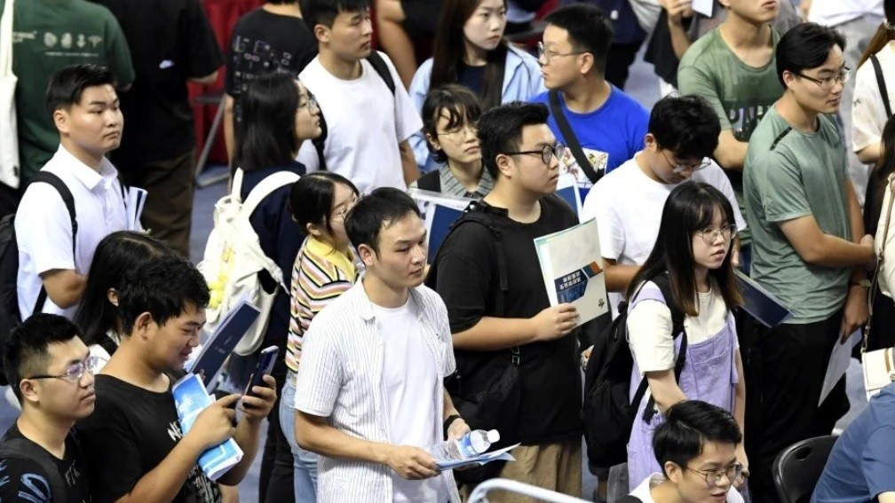 1/3 sinh viên mới tốt nghiệp ở Thượng Hải không có việc làm, tỷ lệ người trẻ Trung Quốc thất nghiệp vẫn chưa thể 'hạ nhiệt'
