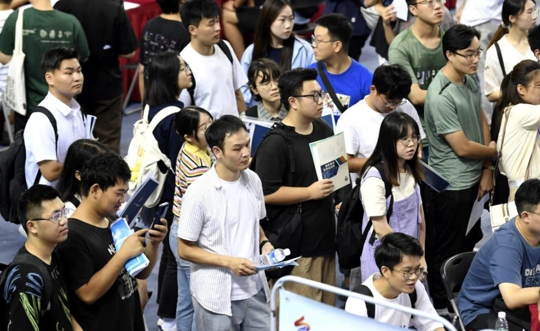 1/3 sinh viên mới tốt nghiệp ở Thượng Hải không có việc làm, tỷ lệ người trẻ Trung Quốc thất nghiệp vẫn chưa thể 'hạ nhiệt'