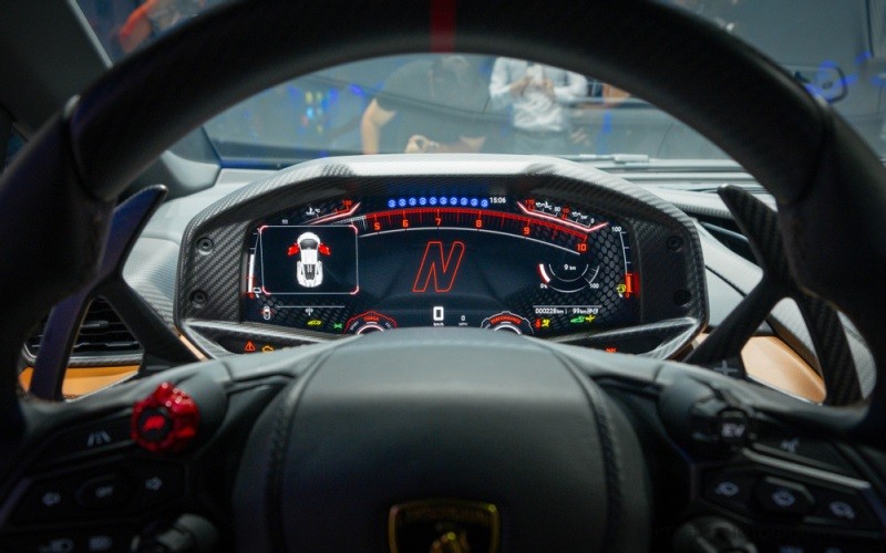 Cận cảnh Lamborghini Revuelto vừa ra mắt tại Singapore, giá hơn 46 tỷ đồng