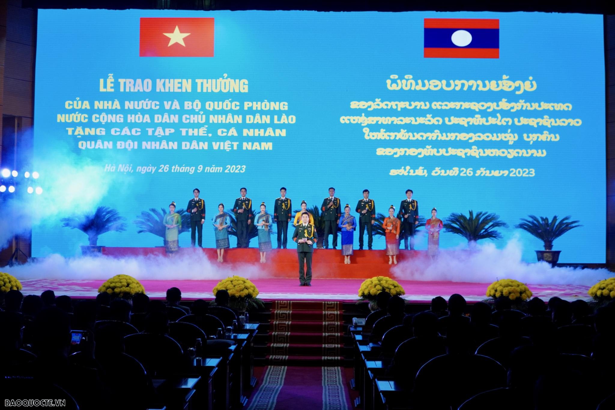 Nhà nước và Bộ Quốc phòng Lào trao thưởng 36 huân chương và 32 bằng khen tặng các tập thể, cá nhân Quân đội nhân dân Việt Nam