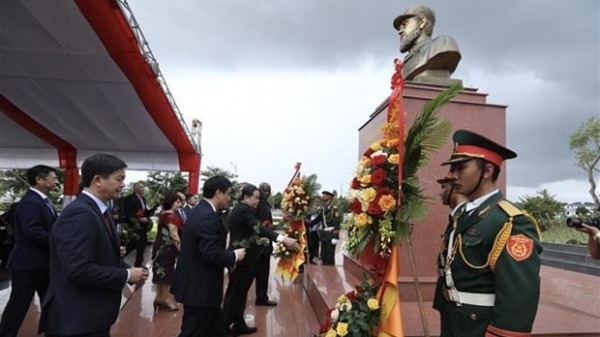 Leader of Cuban National Assembly commemorates Fidel Castro in Quang Tri