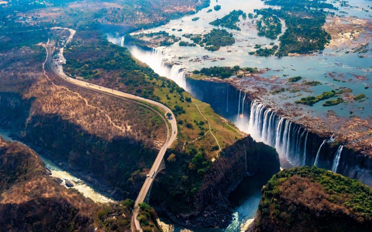 Thác Victoria được xem là thác nước ngoạn mục nhất trên thế giới.