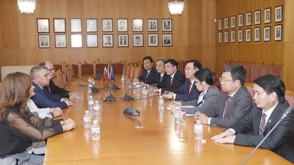 NA Chairman Vuong Dinh Hue visits Bulgaria’s University of National and World Economy