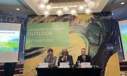 Nhu cầu toàn cầu suy yếu, ADB dự báo tăng trưởng kinh tế Việt Nam 2023 chậm lại ở mức 5,8%