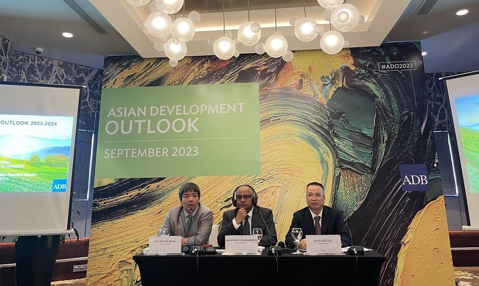 Vietnam's economy remains resilient amid weakening global demand: ADB