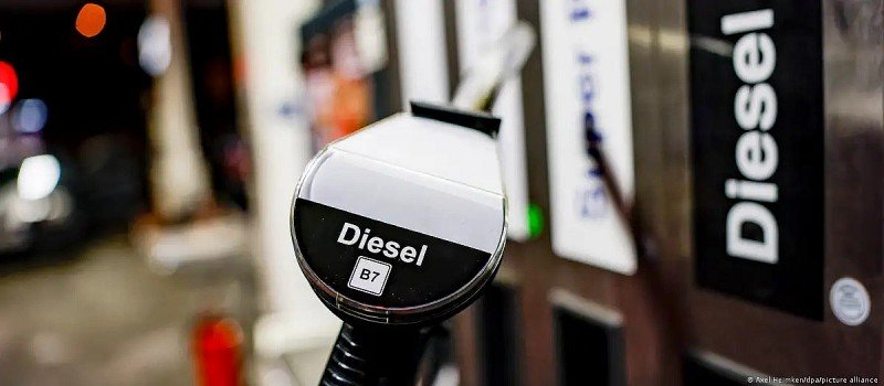 Cấm xuất khẩu dầu diesel, Nga sẽ ‘tái bản’ chiêu đã dùng với khí đốt sang châu Âu? Bắc bán cầu lại lao đao vì năng lượng? (Nguồn: DPA)