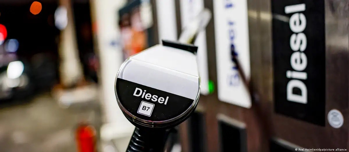 Cấm xuất khẩu dầu diesel, Nga sẽ ‘tái bản’ chiêu đã dùng với khí đốt sang châu Âu? Bắc bán cầu lại lao đao vì năng lượng? (Nguồn: DPA)
