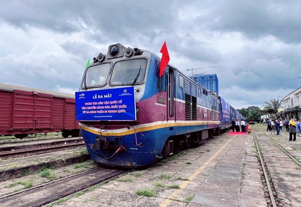 Train carrying exports to China from southern Binh Duong province debuts