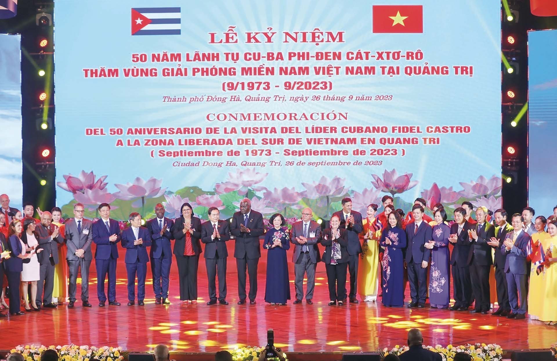 Các đại biểu tham dự Lễ kỷ niệm 50 năm Lãnh tụ Cuba Fidel Castro thăm vùng giải phóng miền Nam Việt Nam tại Quảng Trị tại thành phố Đông Hà, tỉnh Quảng Trị ngày 26/9. (Nguồn: TTXVN)