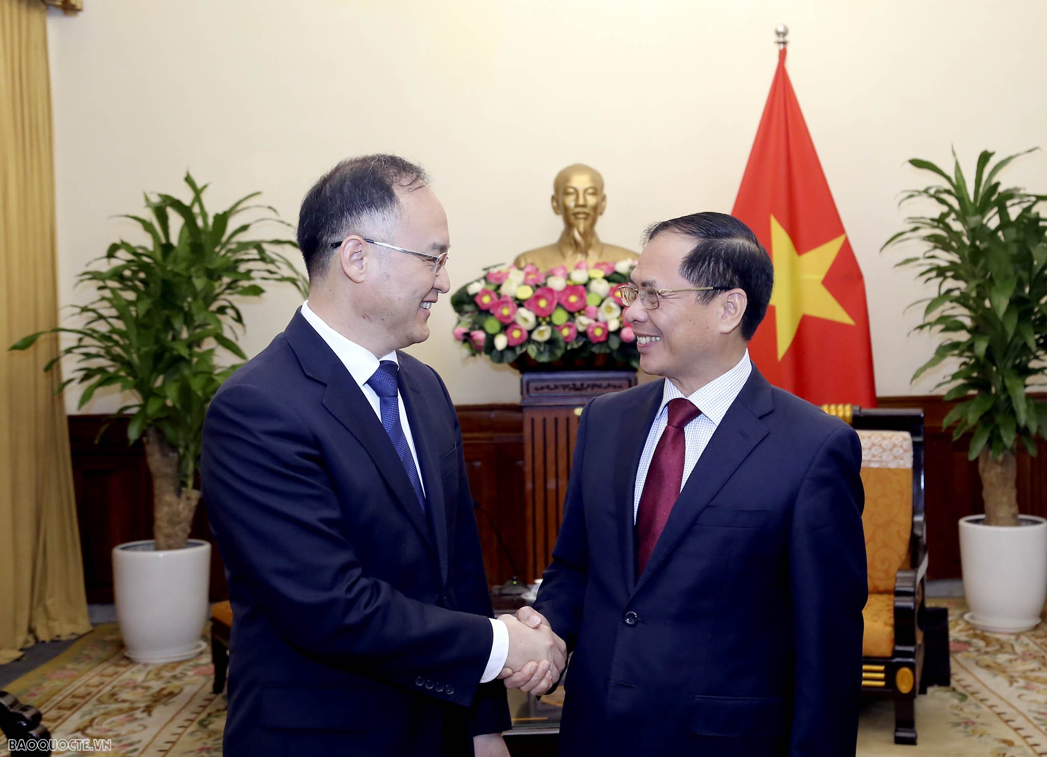 Bộ trưởng Ngoại giao Bùi Thanh Sơn tiếp Trợ lý BT Ngoại giao Trung Quốc