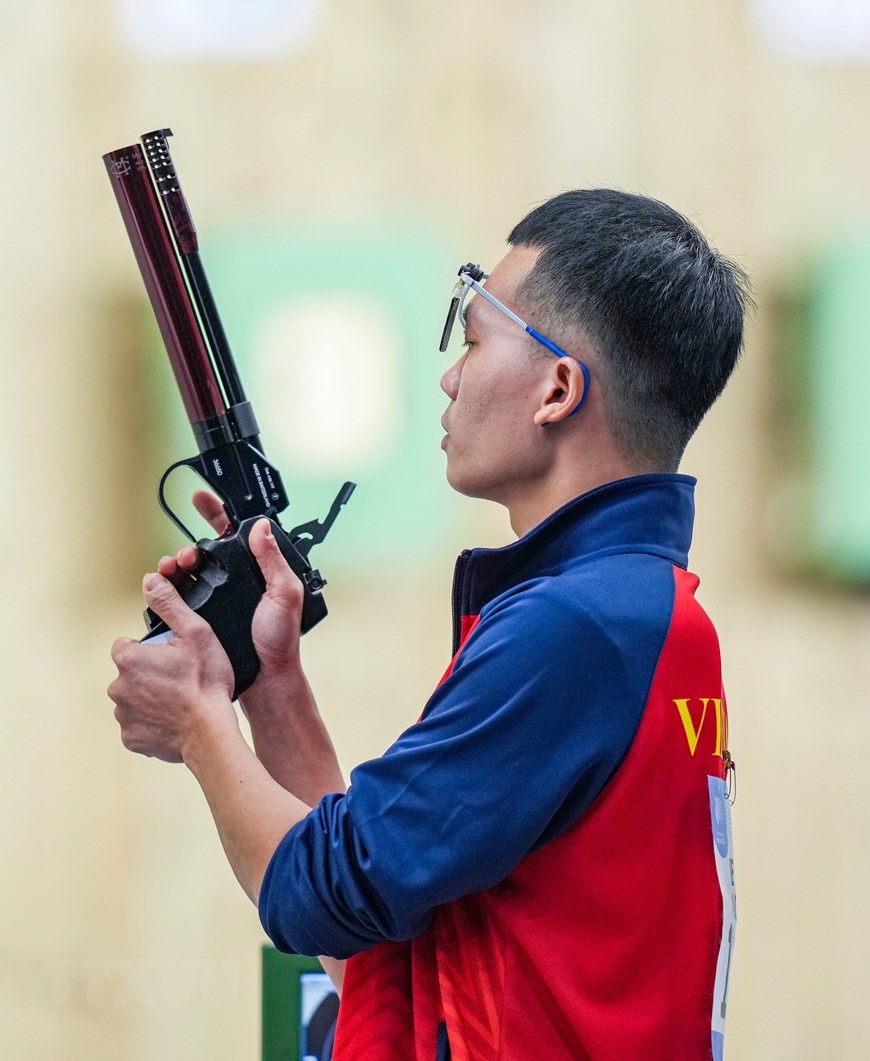 ASIAD 19: Hình ảnh VĐV Phạm Quang Huy thi đấu và nhận Huy chương vàng, Huy chương đồng môn bắn súng