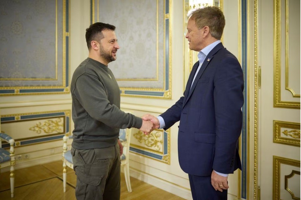 Tổng thống Volodymyr Zelensky gặp tân Bộ trưởng quốc phòng của Anh Grant Shapps, tại Kiev, Ukraine. (Nguồn: Reuters)