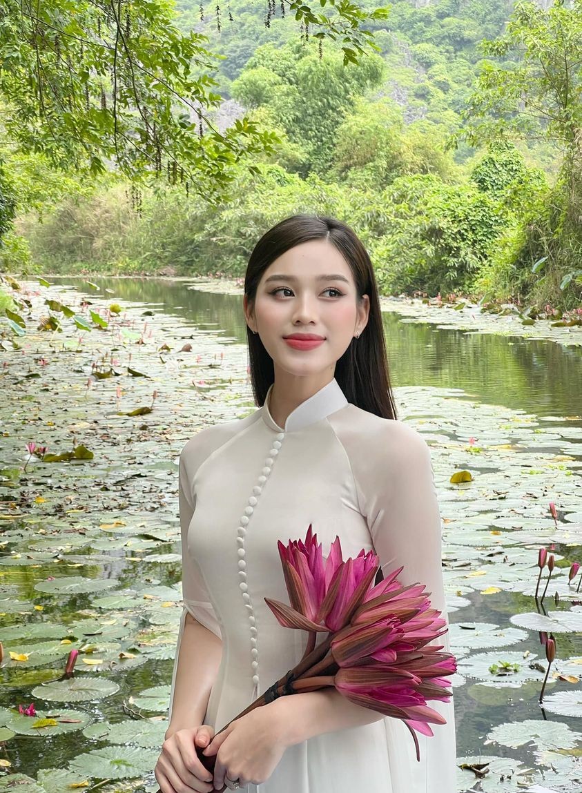 Hoa hậu Đỗ Thị Hà khoe nhan sắc 'cực phẩm'