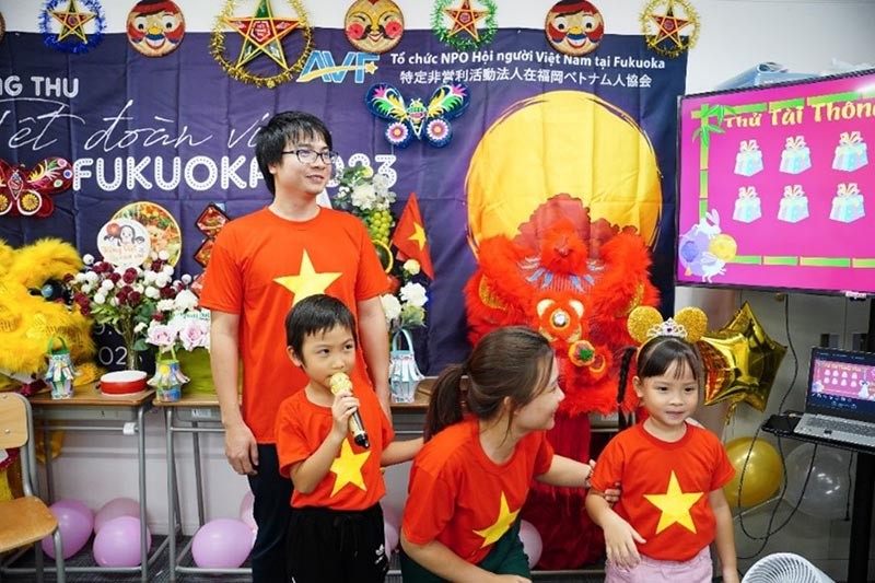 Tết Trung thu đoàn viên, ấm cúng của trẻ em người Việt Nam ở Fukuoka, Nhật Bản