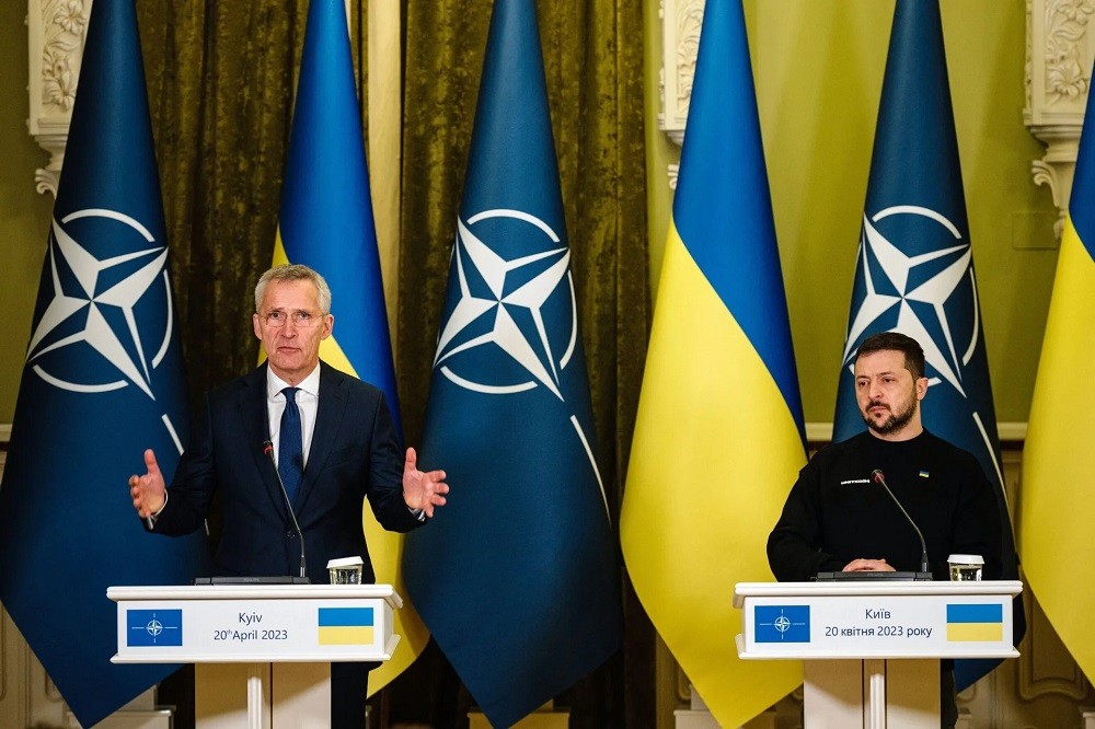 (09.29) Tổng Thư ký NATO Jens Stoltenberg trong buổi họp báo chung với Tổng thống chủ nhà Volodymyr Zelensky tại Kiev, Ukraine ngày 28/9. (Nguồn: AFP/Getty Images)