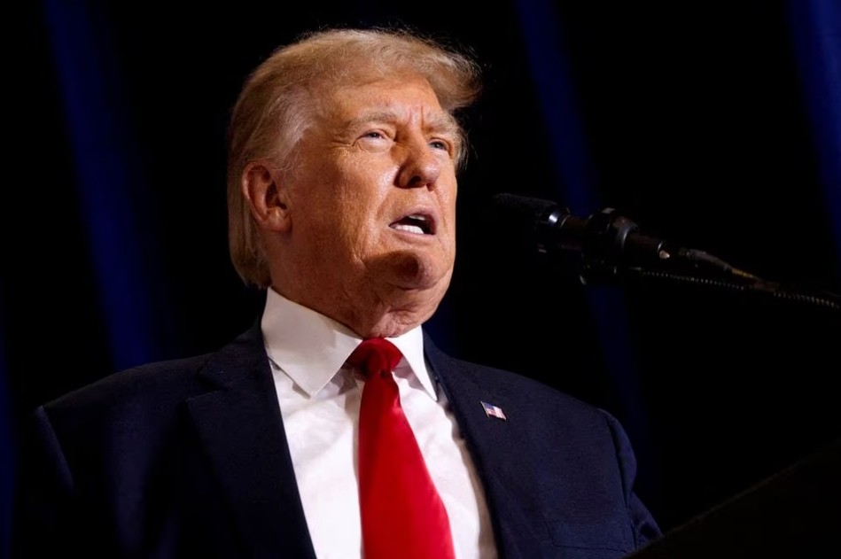 Cựu Tổng thống Hoa Kỳ và ứng cử viên tổng thống của Đảng Cộng hòa Donald Trump phát biểu trong cuộc vận động tranh cử tổng thống năm 2024 ở Dubuque, Iowa, Hoa Kỳ ngày 20 tháng 9 năm 2023. REUTERS