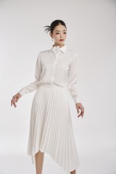 Á hậu Bùi Khánh Linh thanh lịch làm mẫu, giới thiệu bộ sưu tập thời trang Thu Đông 2023