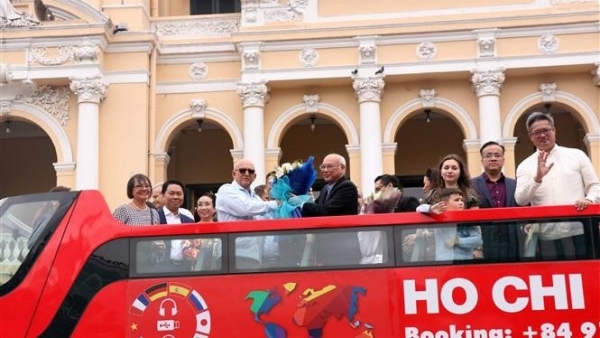 Special buses to promote Vietnam-Cuba solidarity launched in HCMC