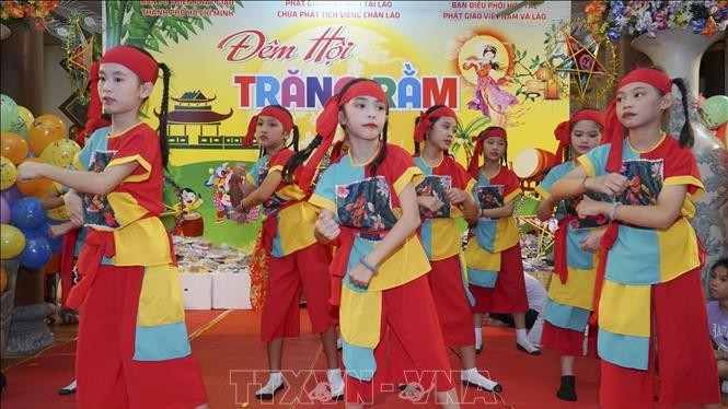 Vietnamese children around the world enjoy Mid-Autumn Festival