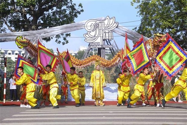 Hanoi Autumn Carnival takes place in downtown Hanoi on October 1 as part of the Hanoi Autumn Festival (Photo: VNA)