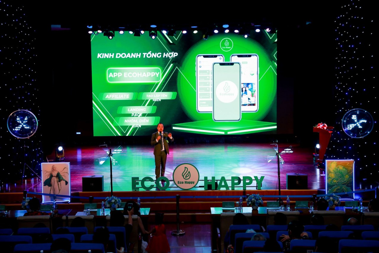 Ông Bùi Đắc Lượng giới thiệu siêu ứng dụng mạng xã hội kinh doanh Ecohappy.