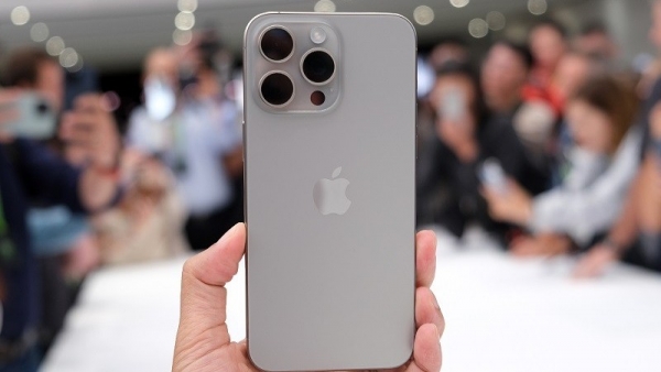 Giá iPhone 15 Pro Max tiếp tục tăng cao vì ‘cháy hàng’
