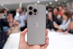 Giá iPhone 15 Pro Max tiếp tục tăng cao vì ‘cháy hàng’