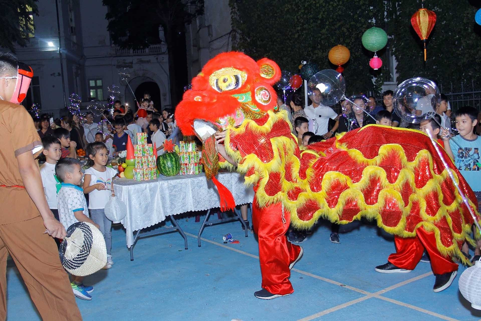 Tết Trung thu mang đậm tình quê hương tại Romania