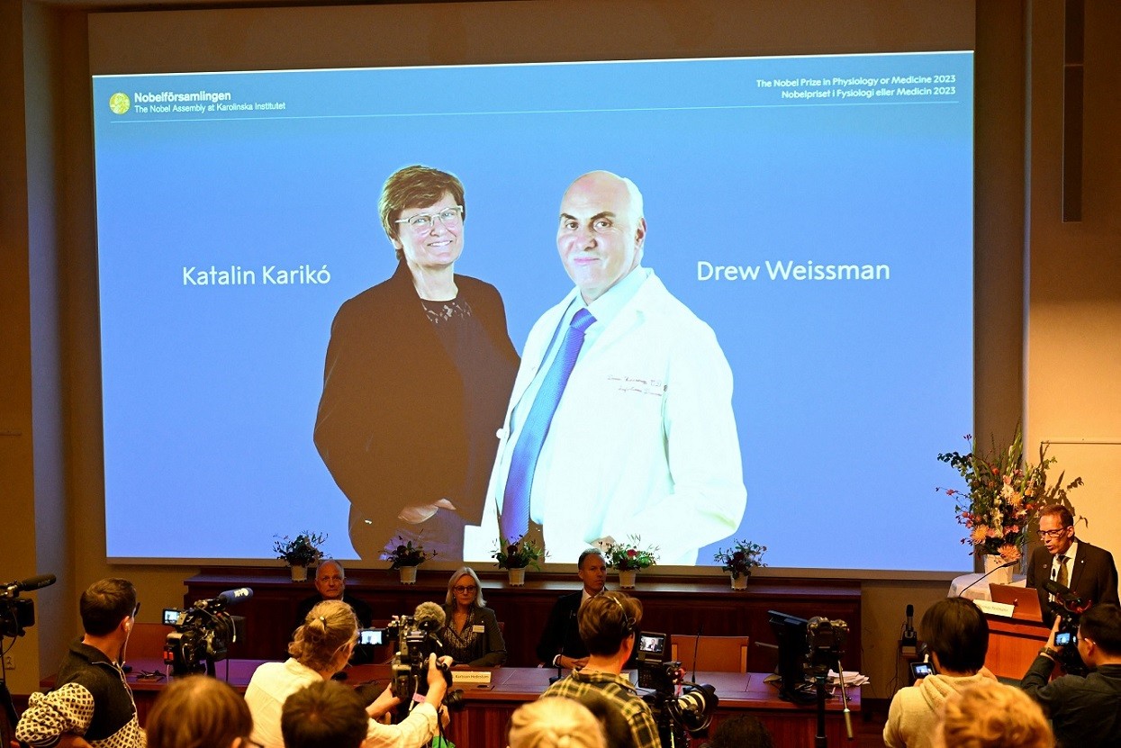 Nobel 2023: Giải Nobel Y Sinh vinh danh hai nhà khoa học Hungary và Mỹ