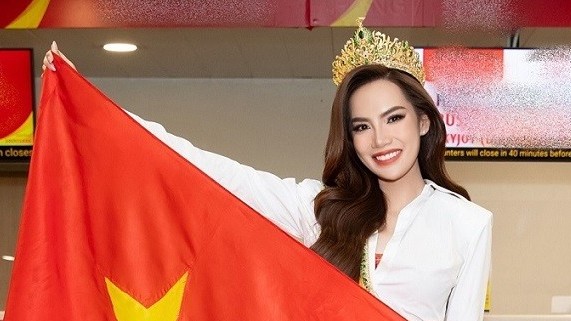 Gia đình và bạn thân tiễn Hoa hậu Lê Hoàng Phương lên đường dự thi Miss Grand International 2023