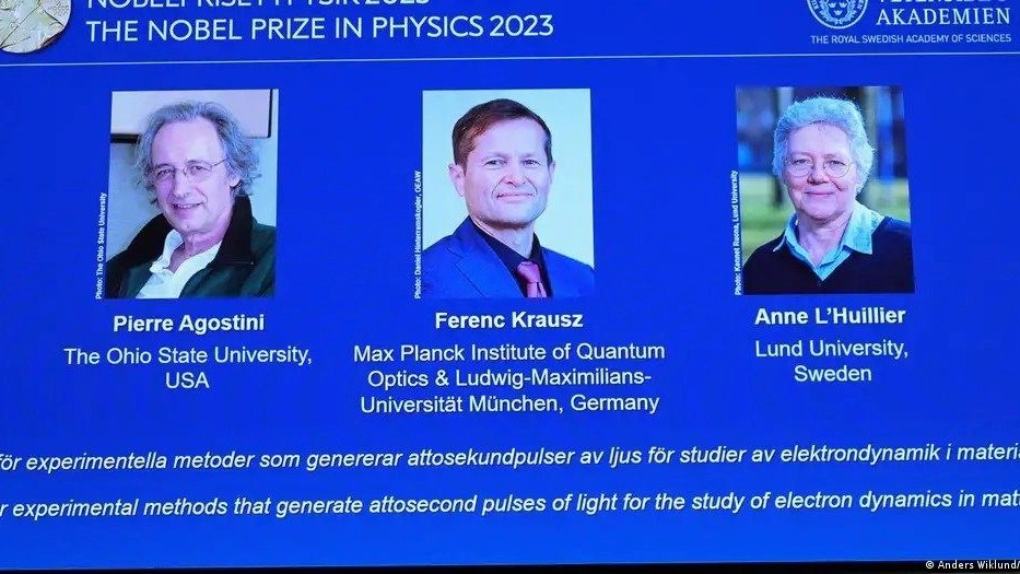 Các giải Nobel Vật lý trong 10 năm qua