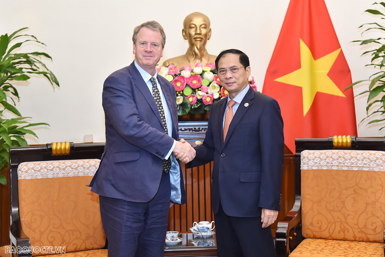 Foreign Minister Bui Thanh Son welcomes UK Secretary of State for Scotland