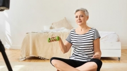 Năm thói quen lành mạnh giúp người ngoài 50 tuổi sống khỏe và lâu hơn