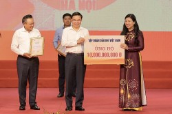 PetroVietnam trao ủng hộ Quỹ Vì người nghèo thành phố Hà Nội 10 tỷ đồng