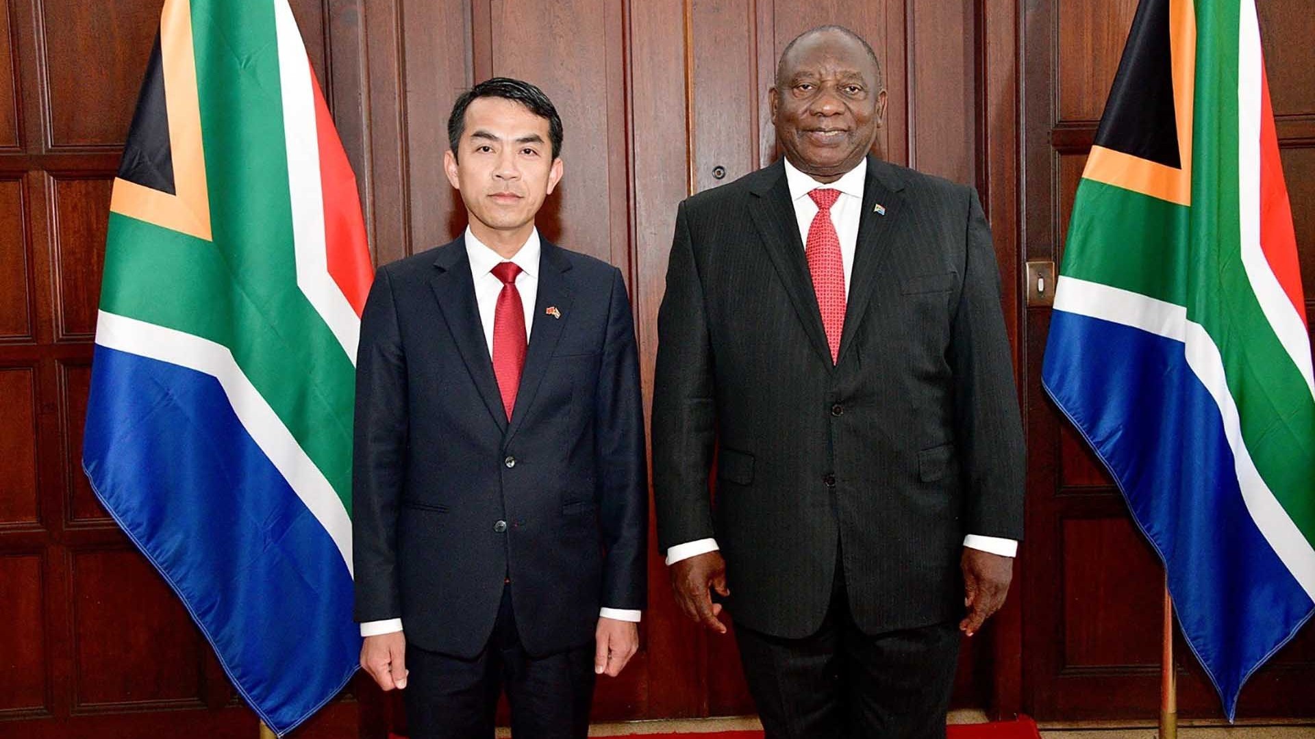 Đại sứ Hoàng Sỹ Cường trình Thư ủy nhiệm lên Tổng thống Nam Phi